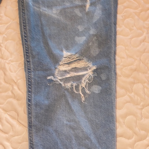 Express Capri Boyfriend Riped Jeans size 2 Low Rise Light Blue Jeans - Picture 9 of 10